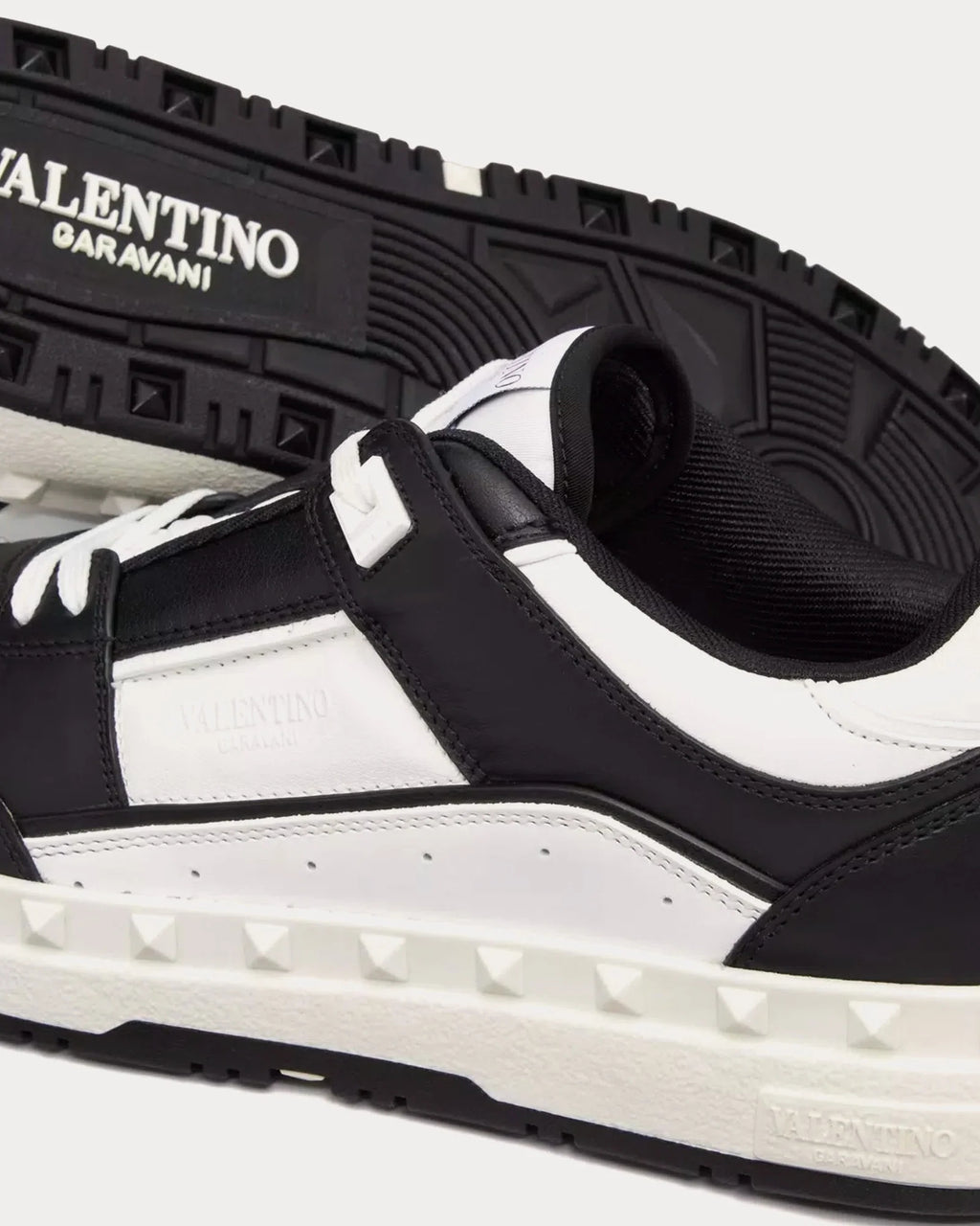 Valentino Garavani Freedots Sneaker 'Black/White'